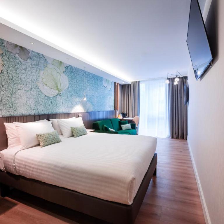 voco Strasbourg Centre - The Garden by IHG - Camera Queen Premium con Divano-Letto - 3