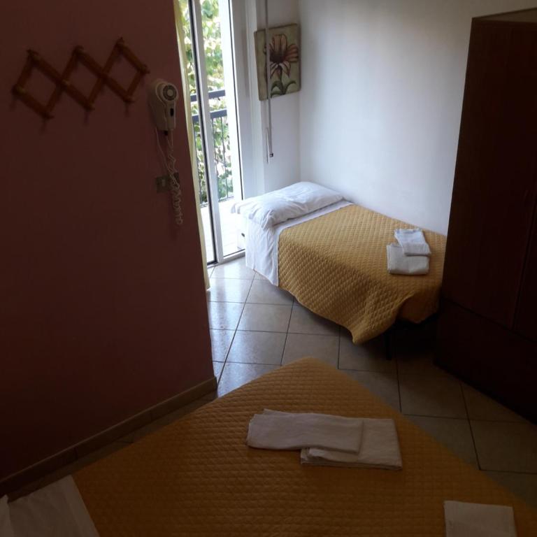 Hotel Penny - Camera Tripla Basic - 3
