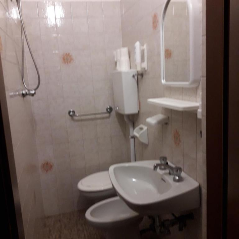 Hotel Penny - Camera Tripla Basic - 2