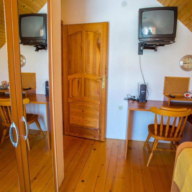 Apartmani Mila - Apartment - 17