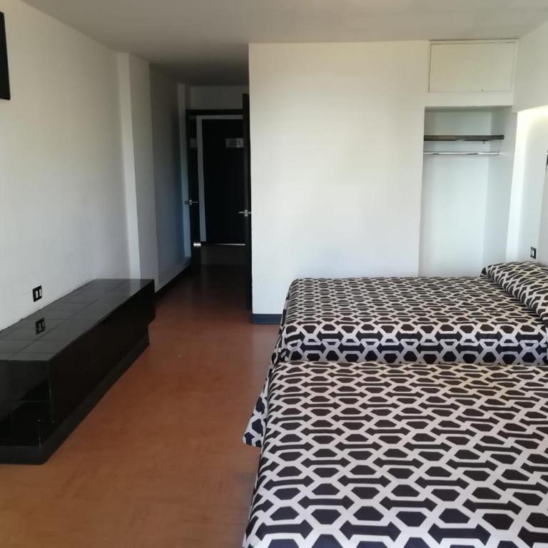 Hotel Essen's - Double Room with Two Double Beds with Lake View - 3