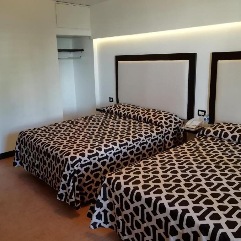 Hotel Essen's - Double Room with Two Double Beds with Lake View - 6