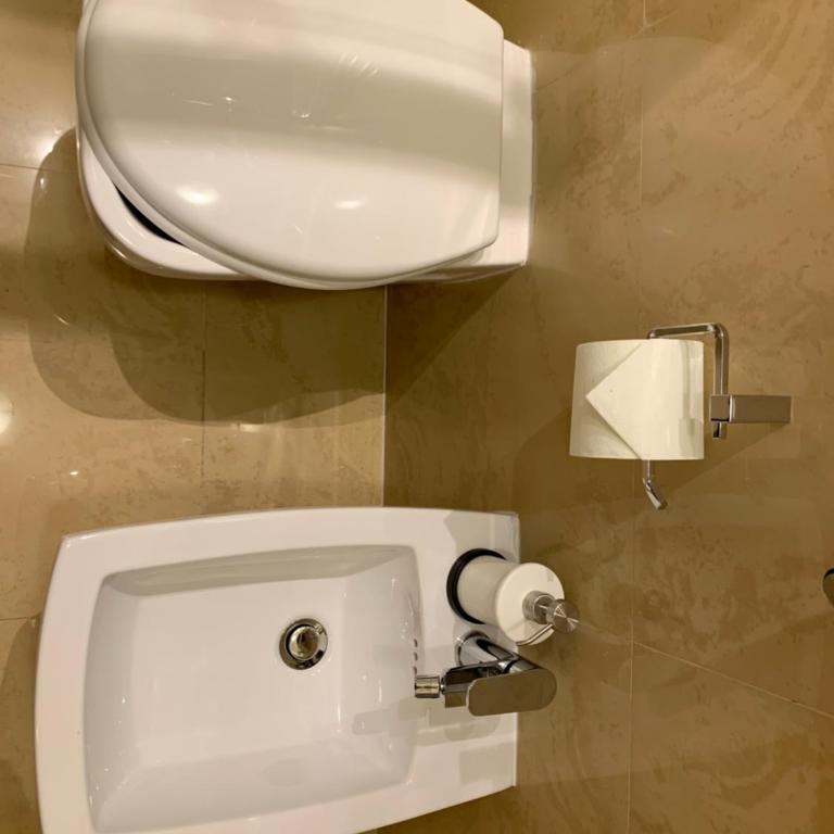 FiumicinoA57 - Camera Tripla con Bagno Privato - 9