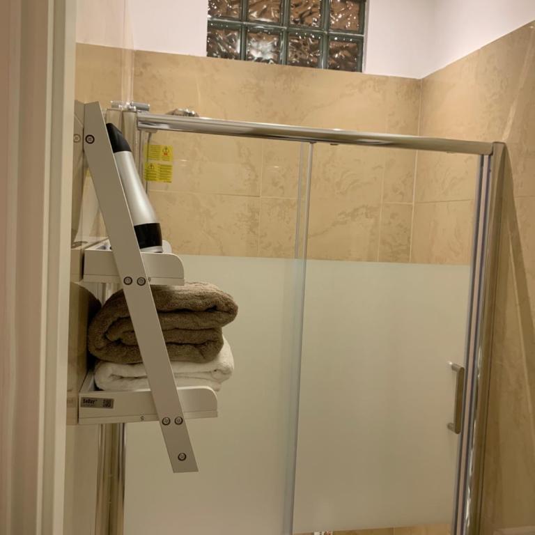 FiumicinoA57 - Camera Tripla con Bagno Privato - 13