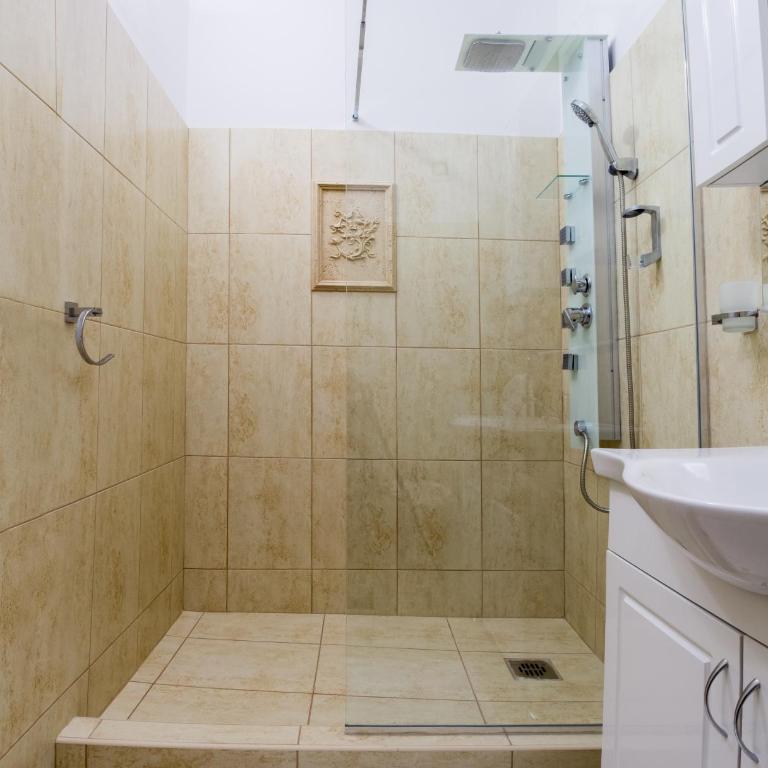 Apartments Vila Marija - Deluxe Double or Twin Room - 10