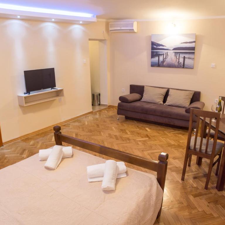 Apartments Vila Marija - Deluxe Double Room with Side Sea View - 4