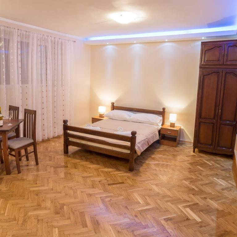 Apartments Vila Marija - Deluxe Double Room with Side Sea View - 21