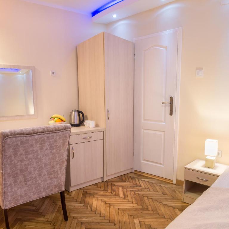 Apartments Vila Marija - Deluxe Double Room with Side Sea View - 19