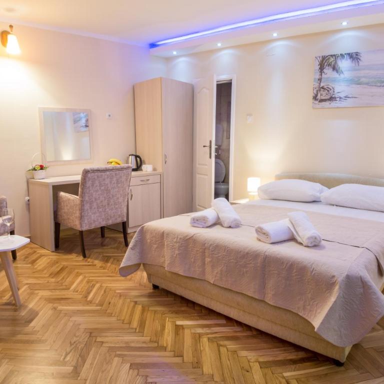 Apartments Vila Marija - Deluxe Double Room with Side Sea View - 21