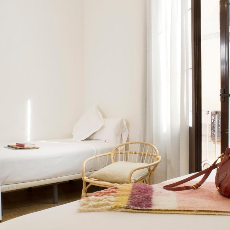 Som Nit Born - Family Room with Balcony - 10
