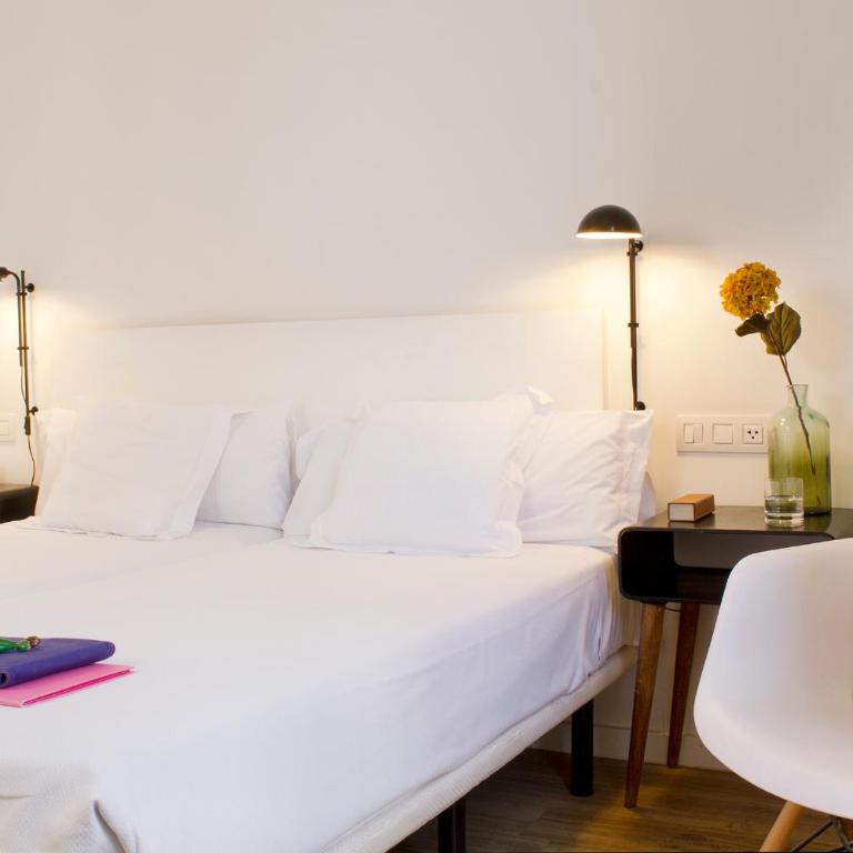 Som Nit Born - Family Room with Balcony - 16