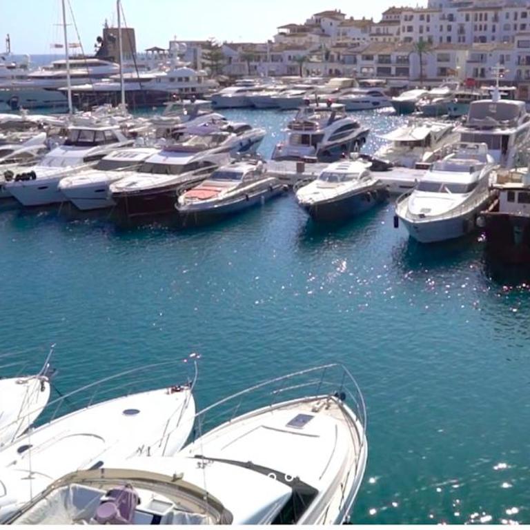 Center Puerto Banus - Two-Bedroom Apartment - 19