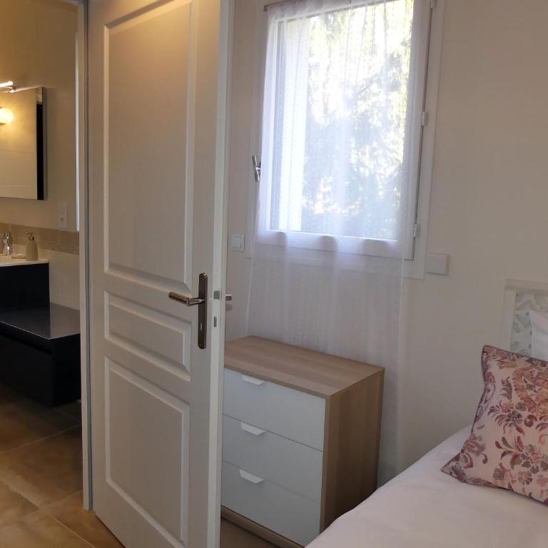 Les Ambaciales - Double or Twin Room with Extra Bed - 11