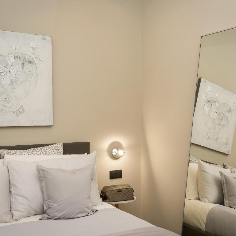 126 Gracchi Suites - Double Room with Private Bathroom - 14