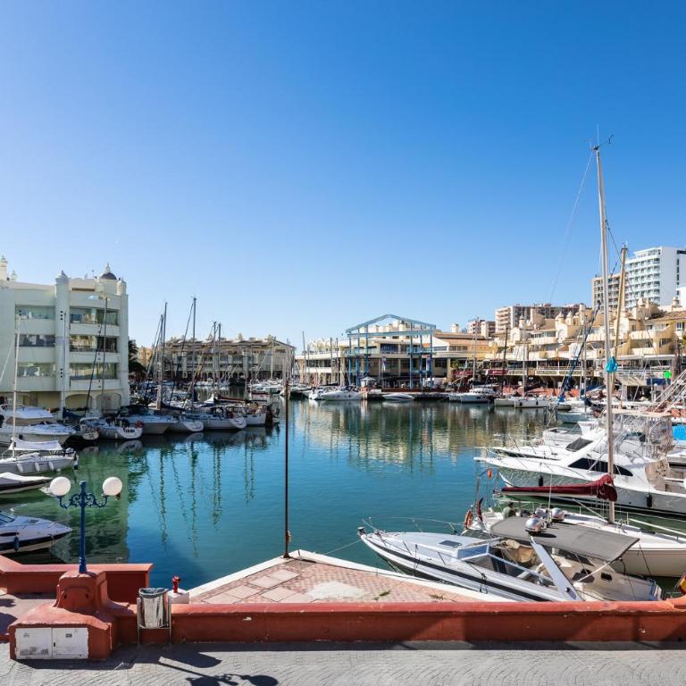 Magnifico apartamento con vistas en Puerto Marina - Apartamento de 3 dormitorios - 5
