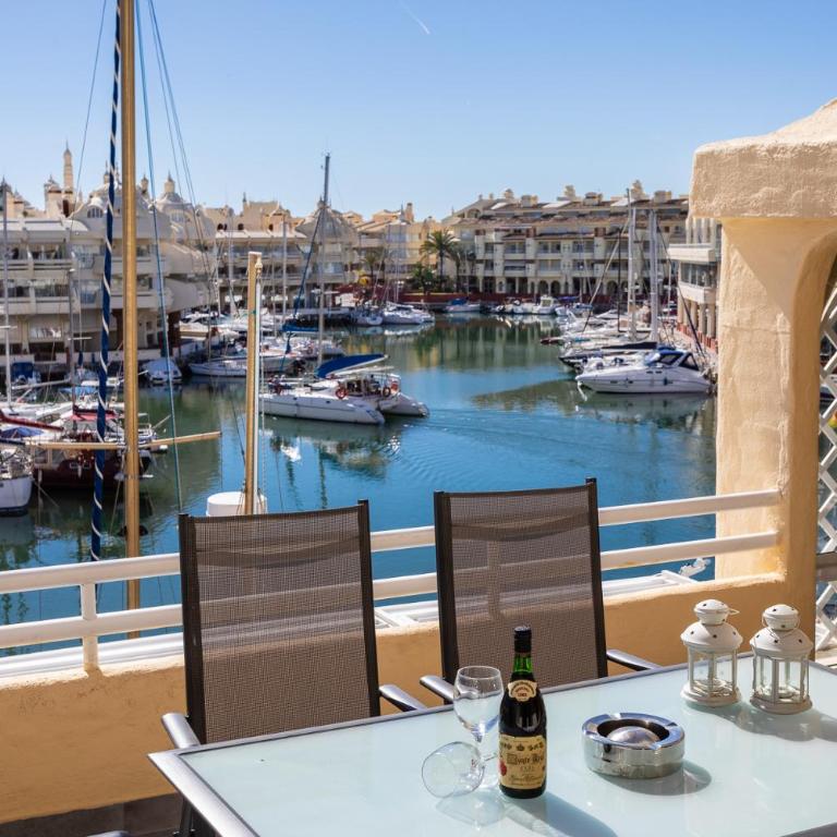 Magnifico apartamento con vistas en Puerto Marina - Apartamento de 3 dormitorios - 1
