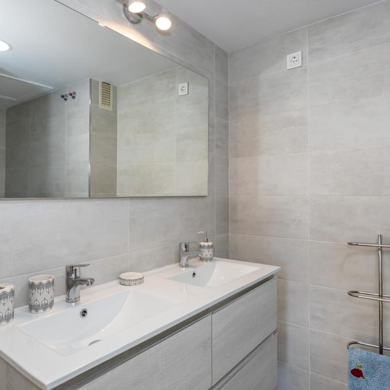 Magnifico apartamento con vistas en Puerto Marina - Apartamento de 3 dormitorios - 21