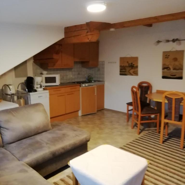 Pension Strauss - Doppelzimmer mit Gartenblick - 12