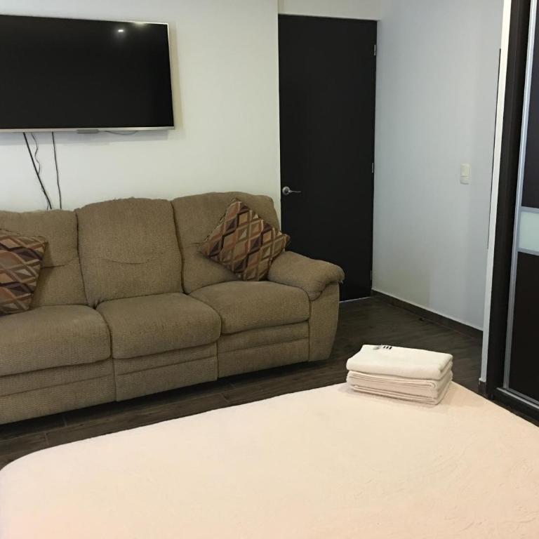 Napoles Condo Suites - Deluxe Double Room with Balcony - 17