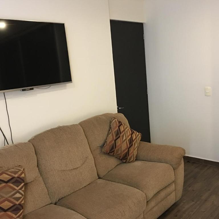 Napoles Condo Suites - Deluxe Double Room with Balcony - 18