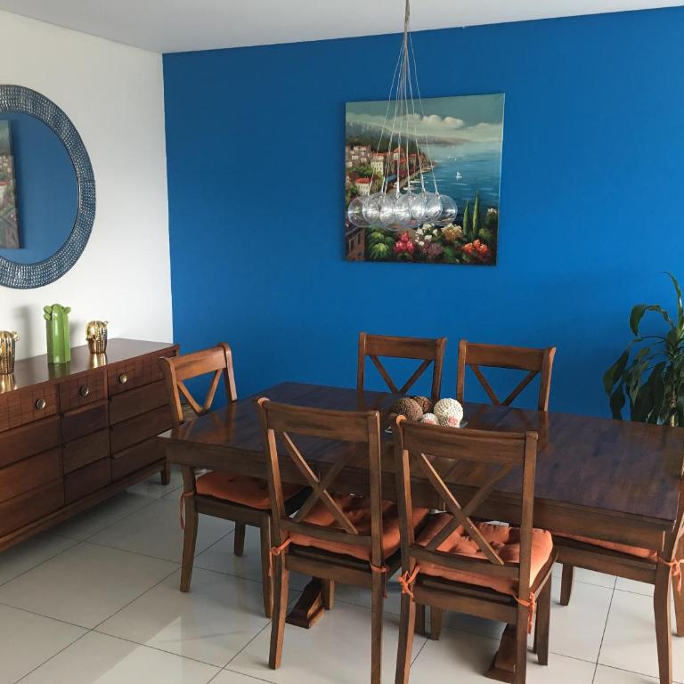 Napoles Condo Suites - Deluxe Double Room with Balcony - 5