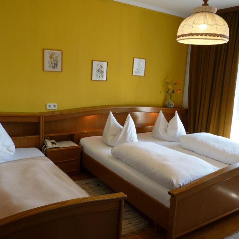 Pension Brönimann - Dreibettzimmer mit Balkon und Seeblick - 5