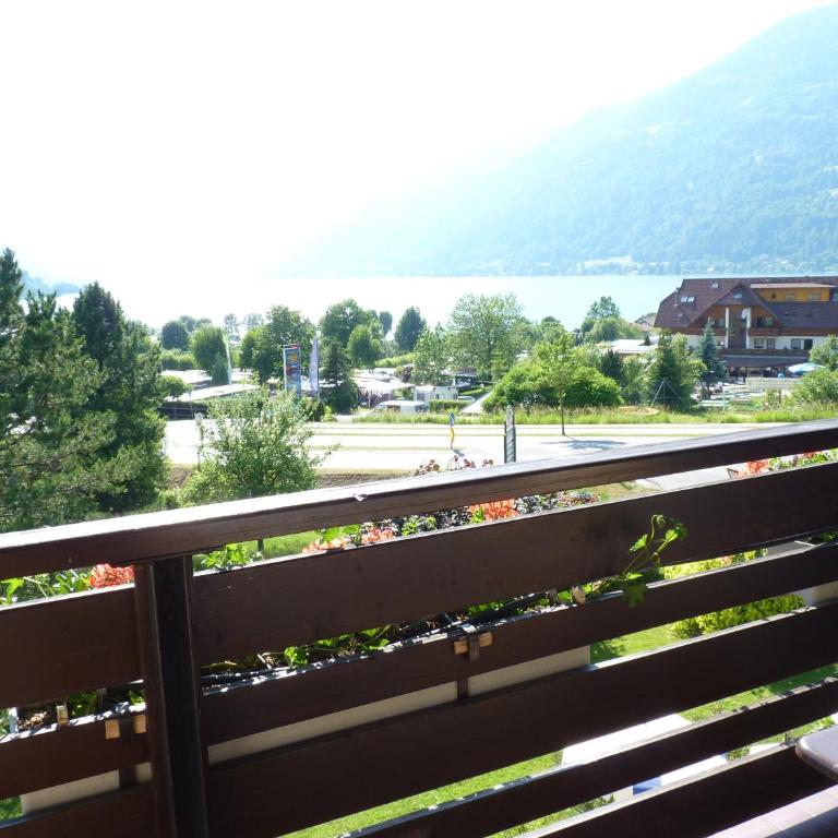 Pension Brönimann - Doppelzimmer mit Balkon und Seeblick - 5