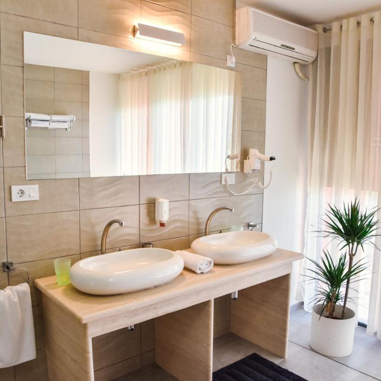 Hotel Freiburg - Dvokrevetna Soba sa Bračnim Krevetom i Balkonom - 3
