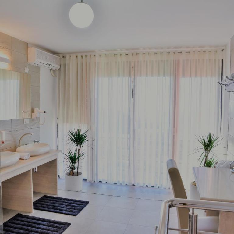 Hotel Freiburg - Dvokrevetna Soba sa Bračnim Krevetom i Balkonom - 2