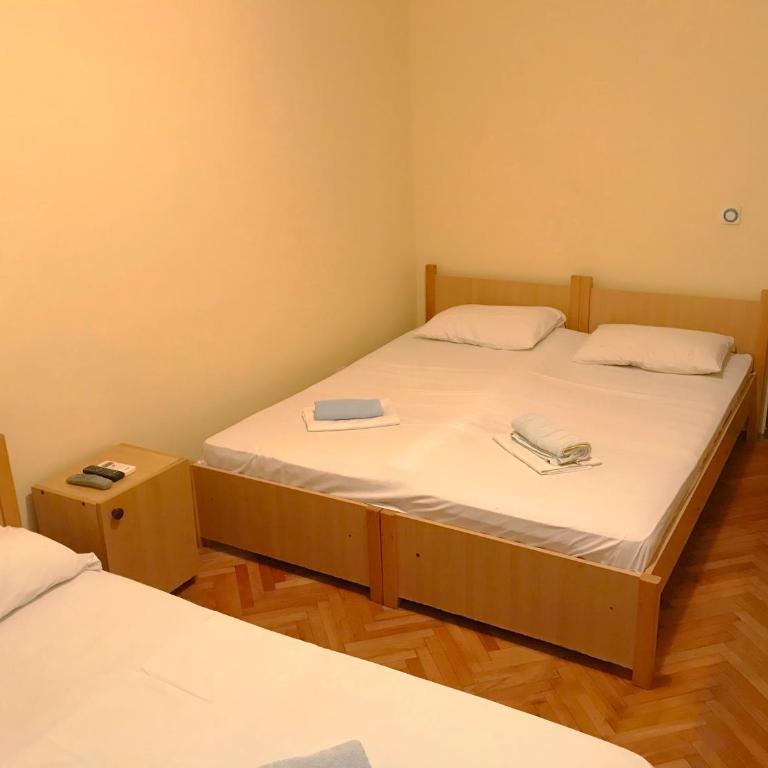 Guesthouse Obala - Niskobudžetna Četvorokrevetna Soba bez Balkona - 2