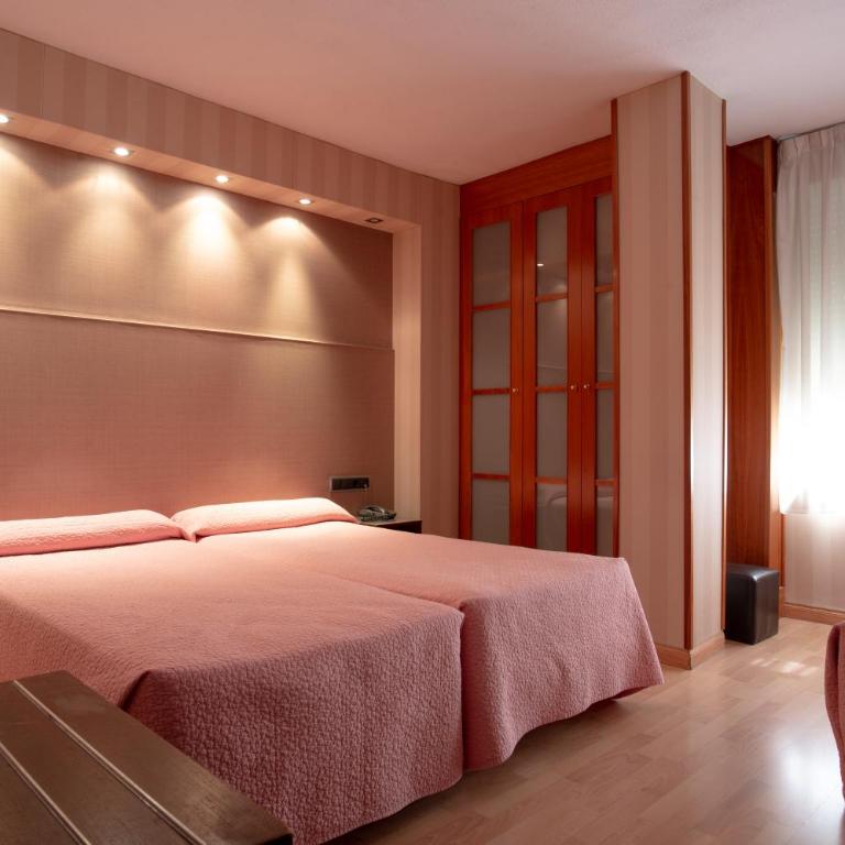 Hotel Villa de Barajas - Double or Twin Room with Extra Bed - 1
