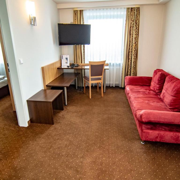 Ausbildungshotel St. Theresia - Family Room with Private Bathroom - 1