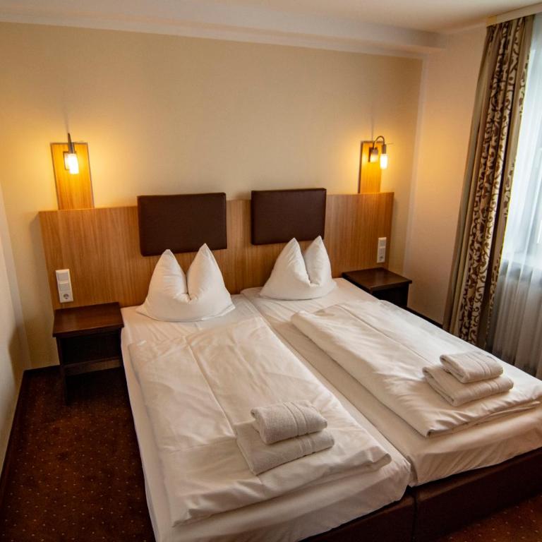 Ausbildungshotel St. Theresia - Family Room with Private Bathroom - 5