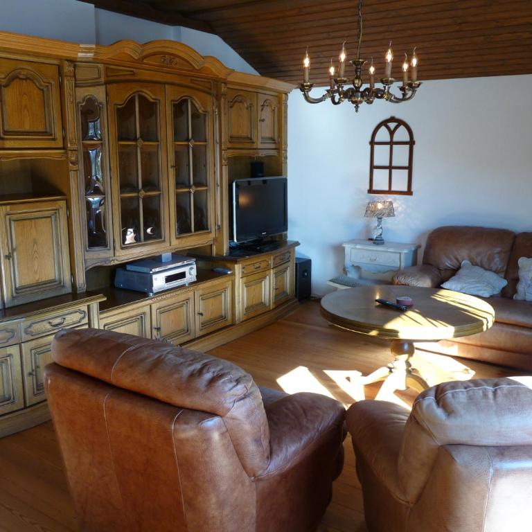 Ferienhaus Schäfer - Apartments - Wintersports - Family holiday - Holiday with your dog - Rural & Scenic - Apartment mit 4 Schlafzimmern und Poolblick - 14