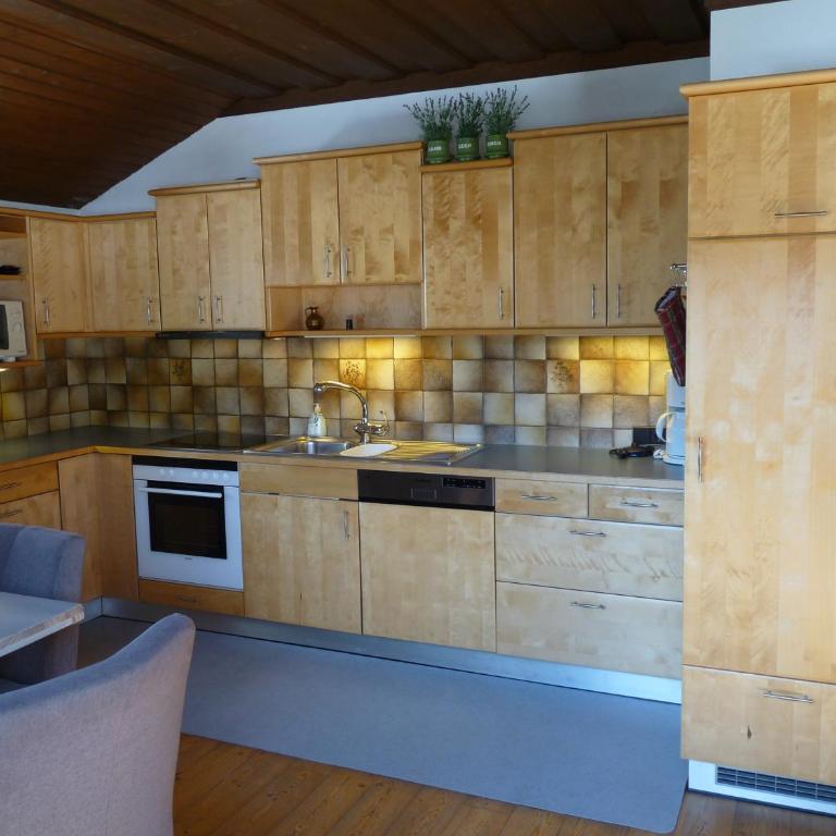 Ferienhaus Schäfer - Apartments - Wintersports - Family holiday - Holiday with your dog - Rural & Scenic - Apartment mit 4 Schlafzimmern und Poolblick - 3