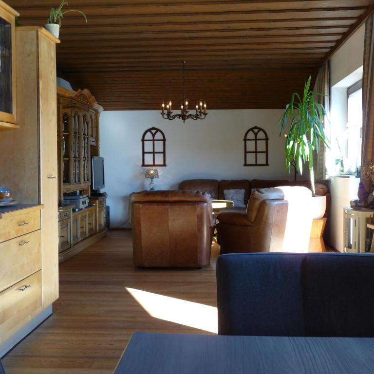 Ferienhaus Schäfer - Apartments - Wintersports - Family holiday - Holiday with your dog - Rural & Scenic - Apartment mit 4 Schlafzimmern und Poolblick - 9