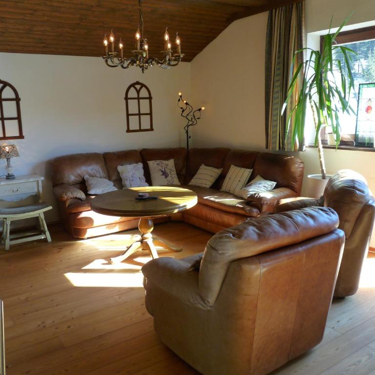 Ferienhaus Schäfer - Apartments - Wintersports - Family holiday - Holiday with your dog - Rural & Scenic - Apartment mit 4 Schlafzimmern und Poolblick - 10