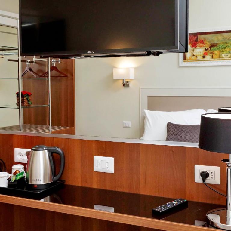 Piazza Venezia Grand Suite - Deluxe Queen Room - 15