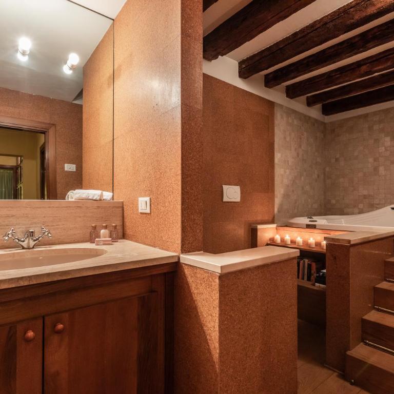 La Tana Cozy Apartment in Campo San Maurizio - Three-Bedroom Apartment - 12