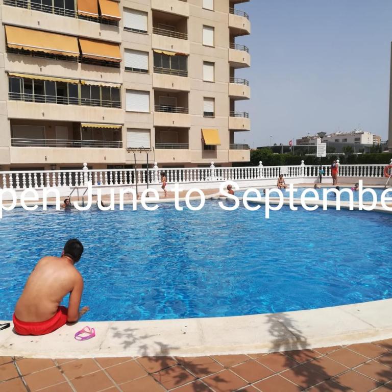 Amplio Apart, Piscina y 2 Parkings, de temporada - Apartamento - 4