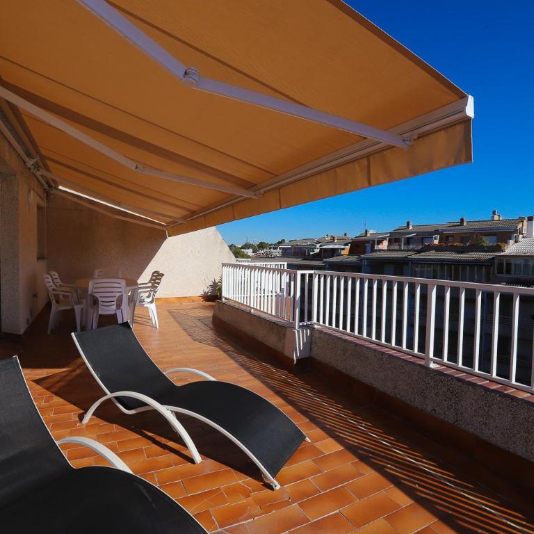DIFFERENTFLATS Casalmar - Ático de 2 dormitorios con terraza - 1