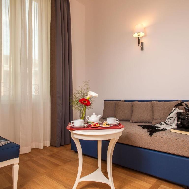 Floris Hotel - Camera Tripla Deluxe - 9