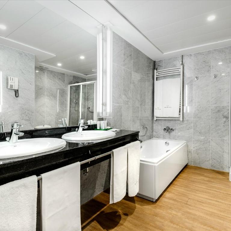 Hotel Tres Reyes Pamplona - Habitación Executive - 5