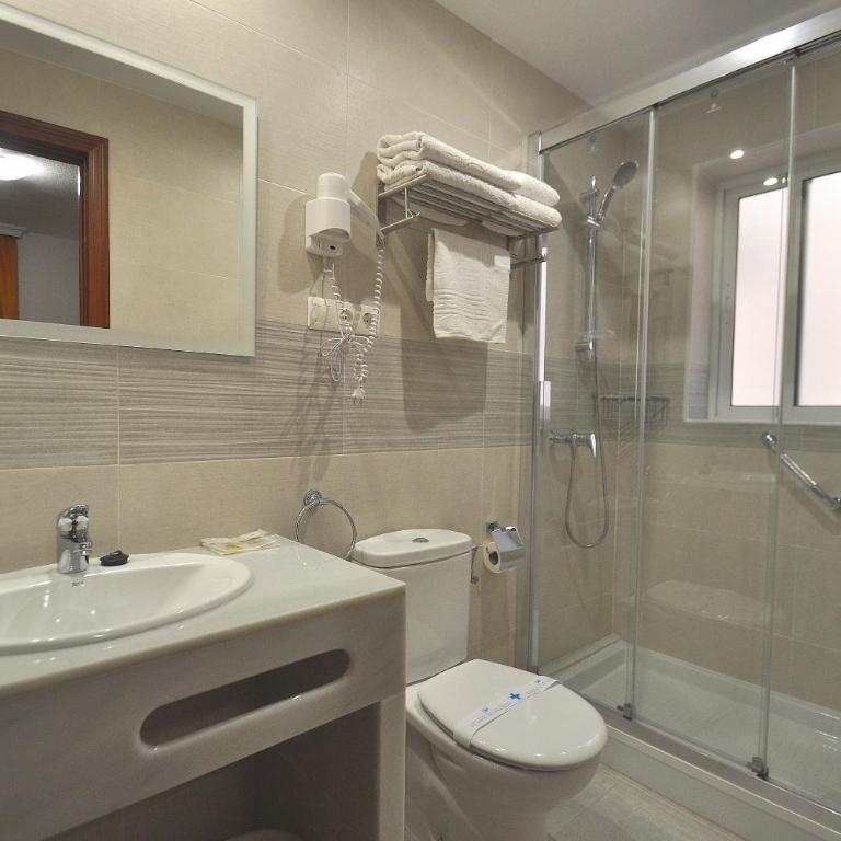 Hotel Goya - Habitación Doble con balcón - 2 camas - 9