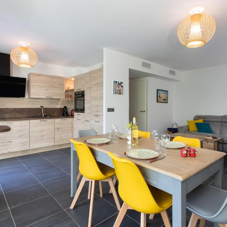 2-Br with Garden and Pool in the Heart of Palm Beach - Appartement - 1