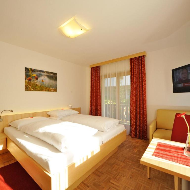 Pension Isabella - Doppelzimmer mit Balkon - 1