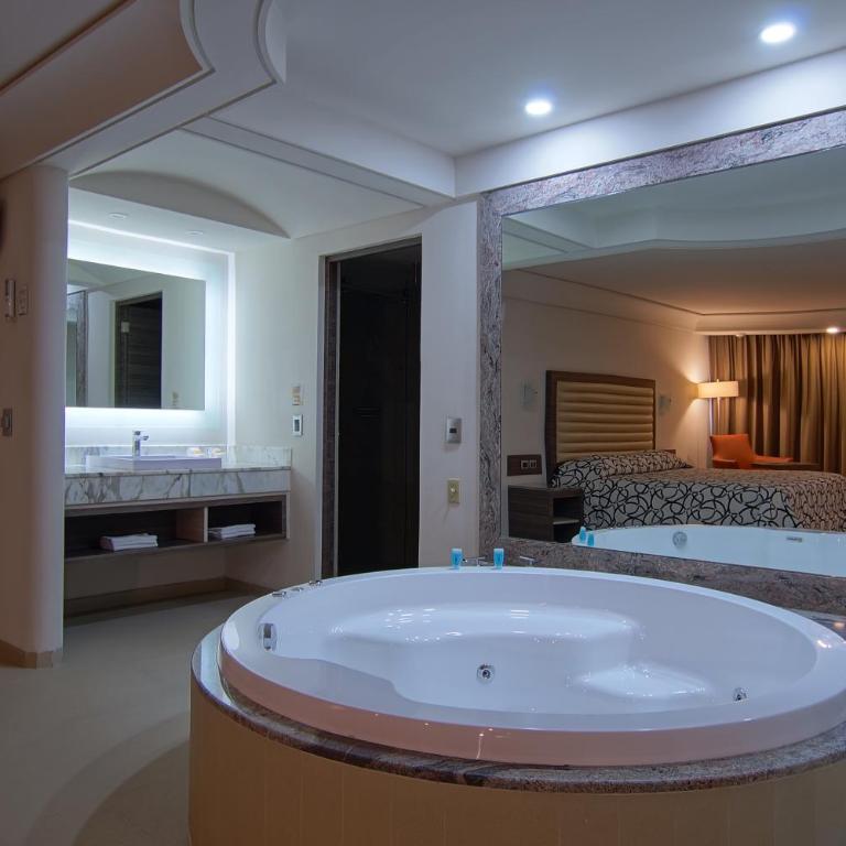 Econo Express Hotel - Suite Deluxe con bañera de hidromasaje - 5