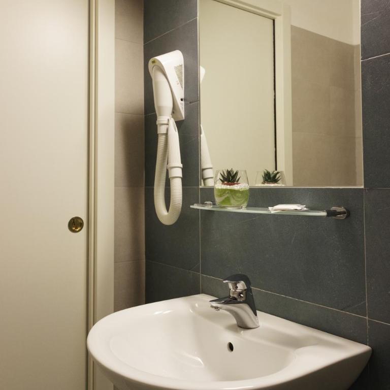 Hotel St Pierre - Camera Tripla - 5
