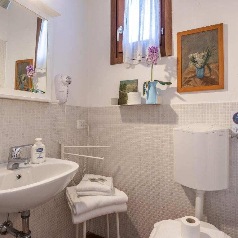 B&B Giorni Dipinti - Camera Matrimoniale con Bagno Privato Esterno - 4