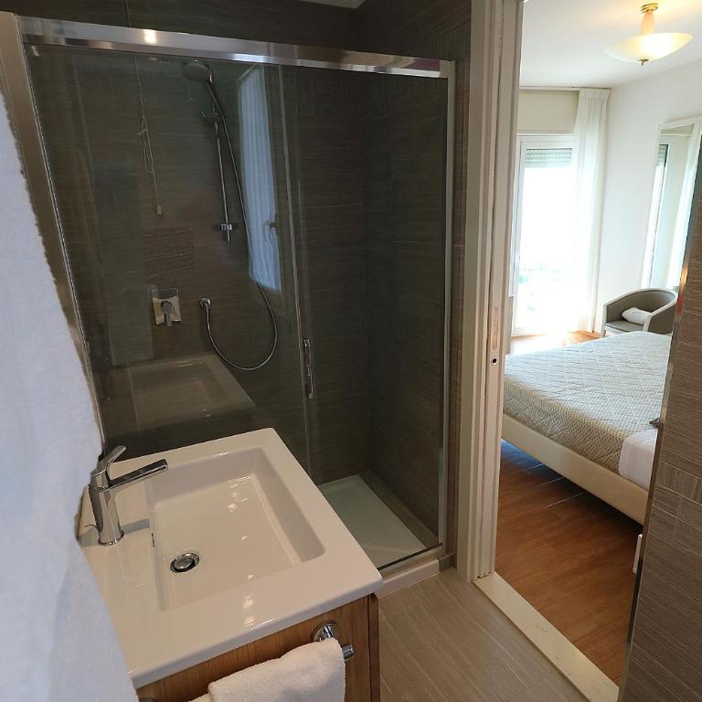 Majestic Beach Hotel & Wellness - Camera Comfort Matrimoniale/Doppia con Letti Singoli con Vista Mare Laterale - 2